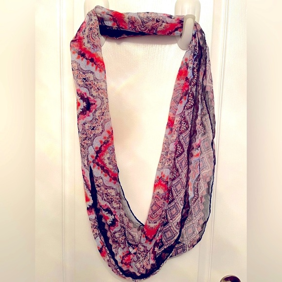 Ardene infinity scarf o/s - with design - Picture 2 of 6